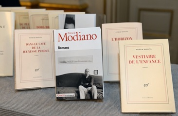Beberapa karya tulis Modiano (gambar dari sfgate.com).