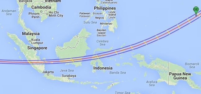 Daerah di antara 2 garis biru merupakan daerah yang dilewati oleh Gerhana Matahari Total 2016. Sumber: NASA.