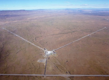 Foto udara salah satu tempat pengamatan LIGO di Hanford, Washington.