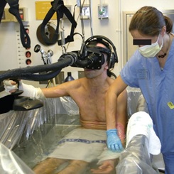 Penggunaan VR pada terapi luka bakar.