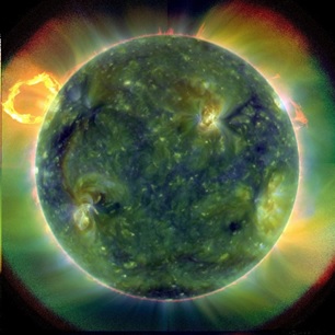 Foto aktivitas Matahari yang diamati oleh satelit kembar Solar Dynamic Observatory (SDO) milik NASA yang mengelilingi Matahari. Terlihat solar flare yang disemburkan oleh Matahari dan juga bagian-bagian yang membentuk sunspot.