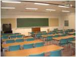 Ruang kelas besar di universitas.